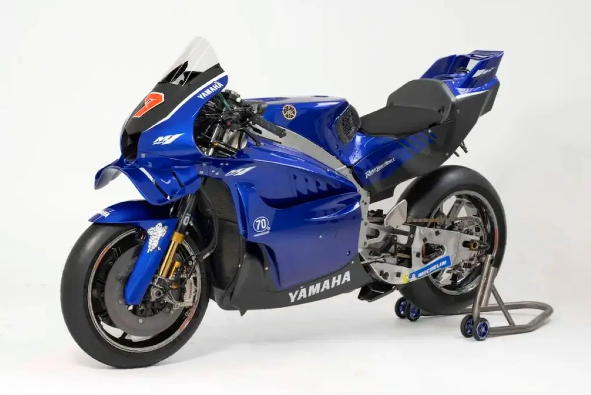 imagem yamaha com novo motor v4 para motogp 2025