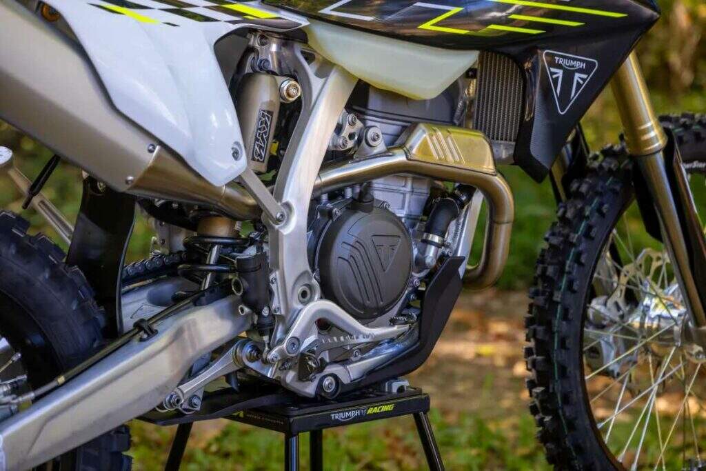 imagem do motor da nova Triumph TF 250-C e TF 450-C