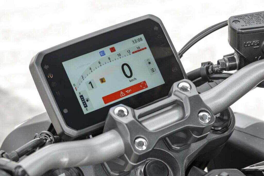 imagem do painel tft da nova honda CB 650R E-Clutch 2025