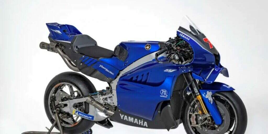 imagem da nova yamaha com motor v4 para o motogp 2025