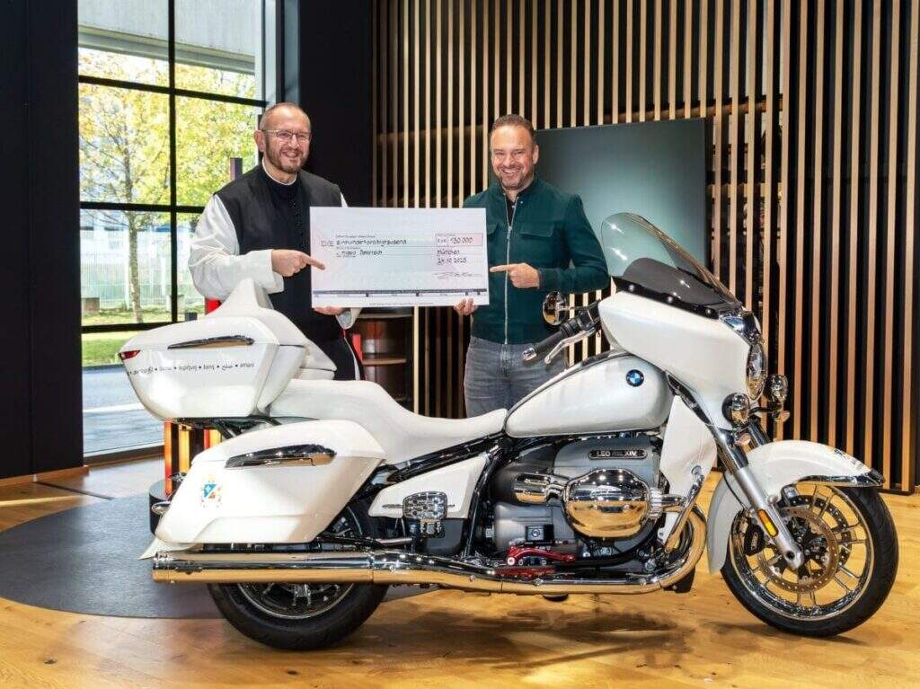 BMW R 18 Transcontinental do Papa Leão XIV é leiloada em ação solidária
