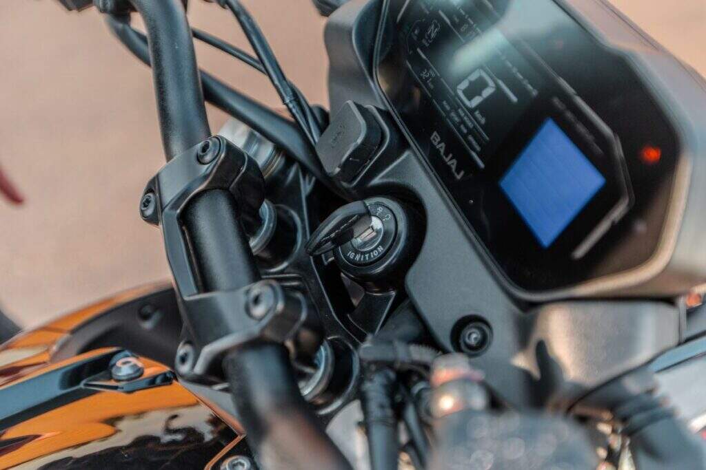 Painel da Bajaj Dominar NS400Z