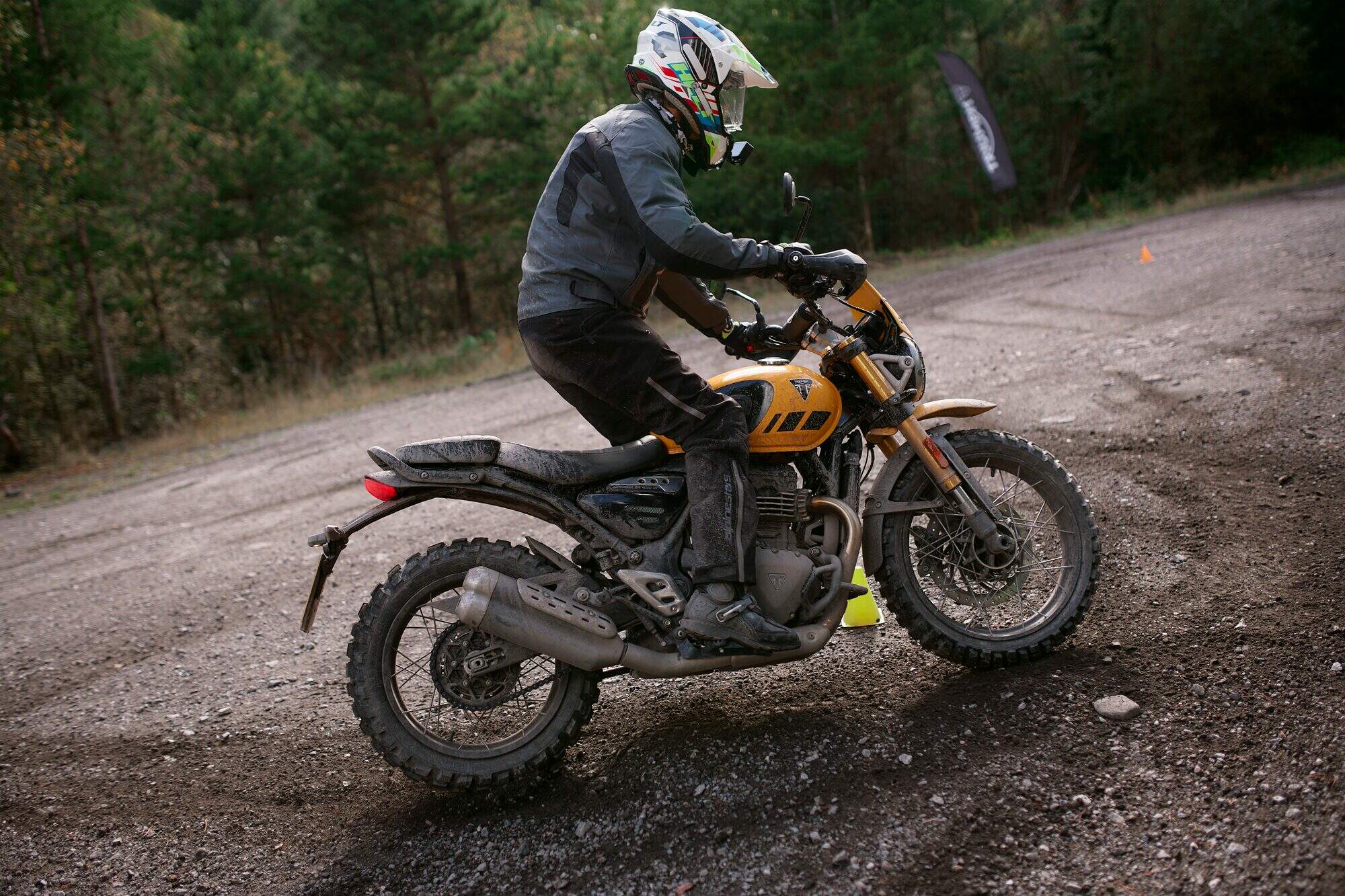 Ciclística Scrambler 400 XC