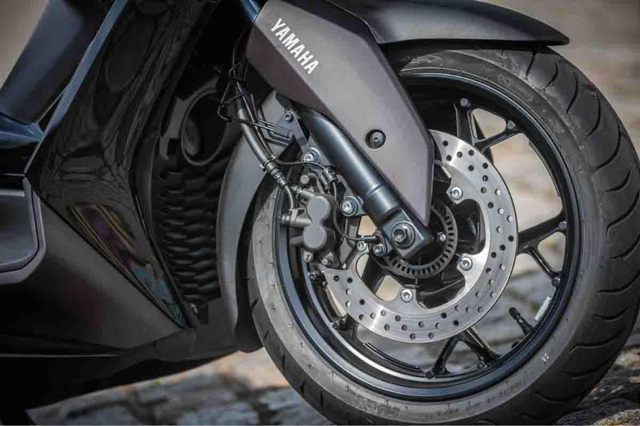 imagem do freio dianteiro do yamaha XMAX 300 Connected 2025