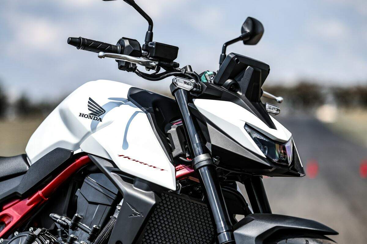 imagem nova honda cb750 hornet 2026