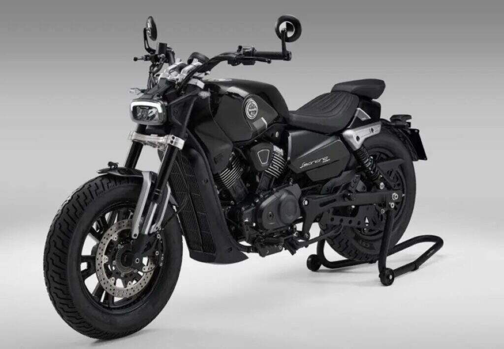 imagem lateral Benelli Leoncino Bobber 400