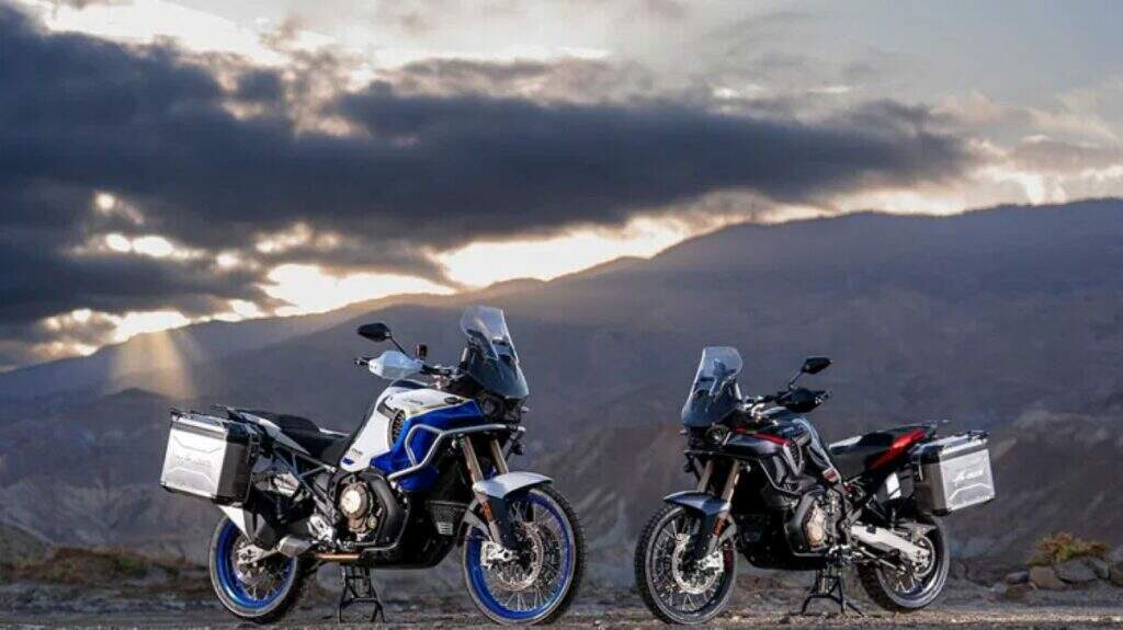 imagem da MV Agusta Enduro Veloce nas duas versões