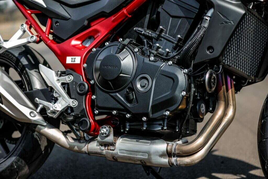 imagem do motor da Honda CB750 Hornet