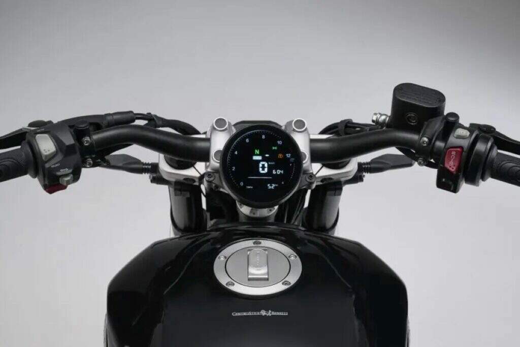 imagem do painel da Benelli Leoncino Bobber 400