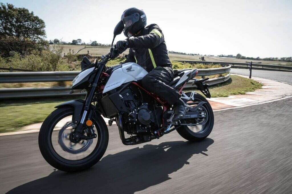 imagem do piloto com a hornet 2026