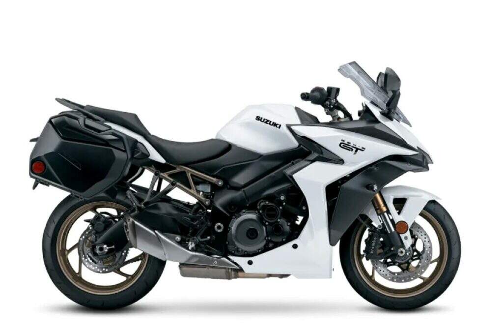 Suzuki GSX-S1000GT+ 2026 Pearl Brilliant White - foto: Divulgação