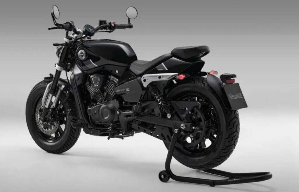 imagem traseira Benelli Leoncino Bobber 400