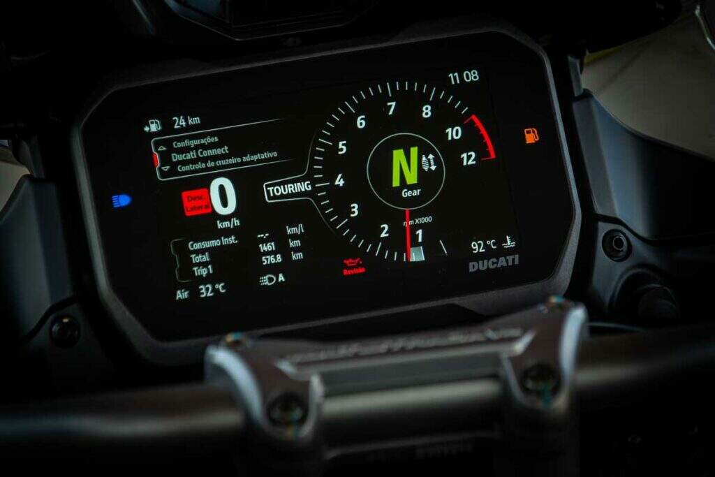 imagem do painel tft da Ducati Multistrada V4 S