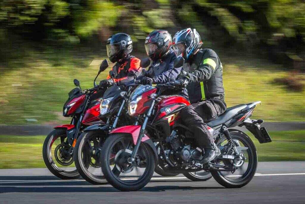 imagem lateral dos pilotos em ação com a cg 160, dk 160 e n150