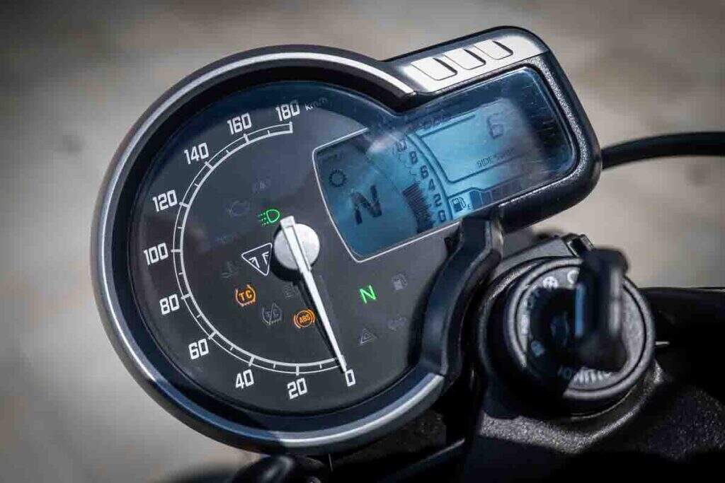 imagem do painel das Triumph Speed 400 e Scrambler 400 x