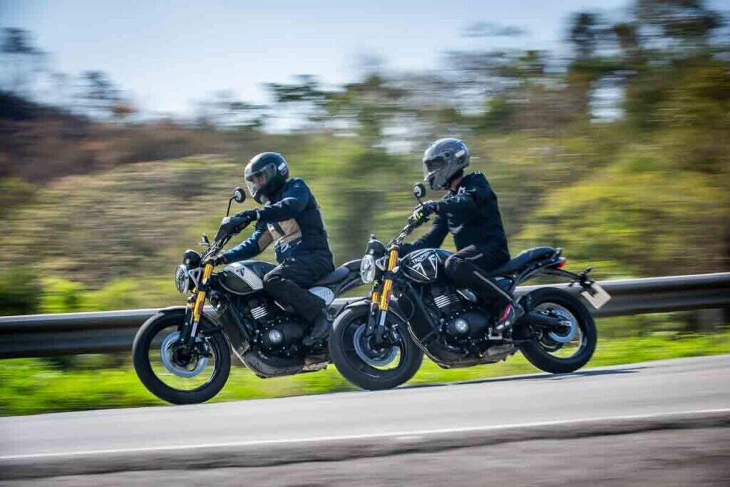 imagem das Speed 400 e Scrambler 400 X em ação
