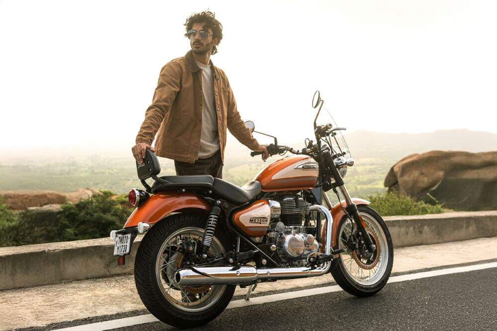 Royal-Enfield-Meteor-350-Sundowner-Orange