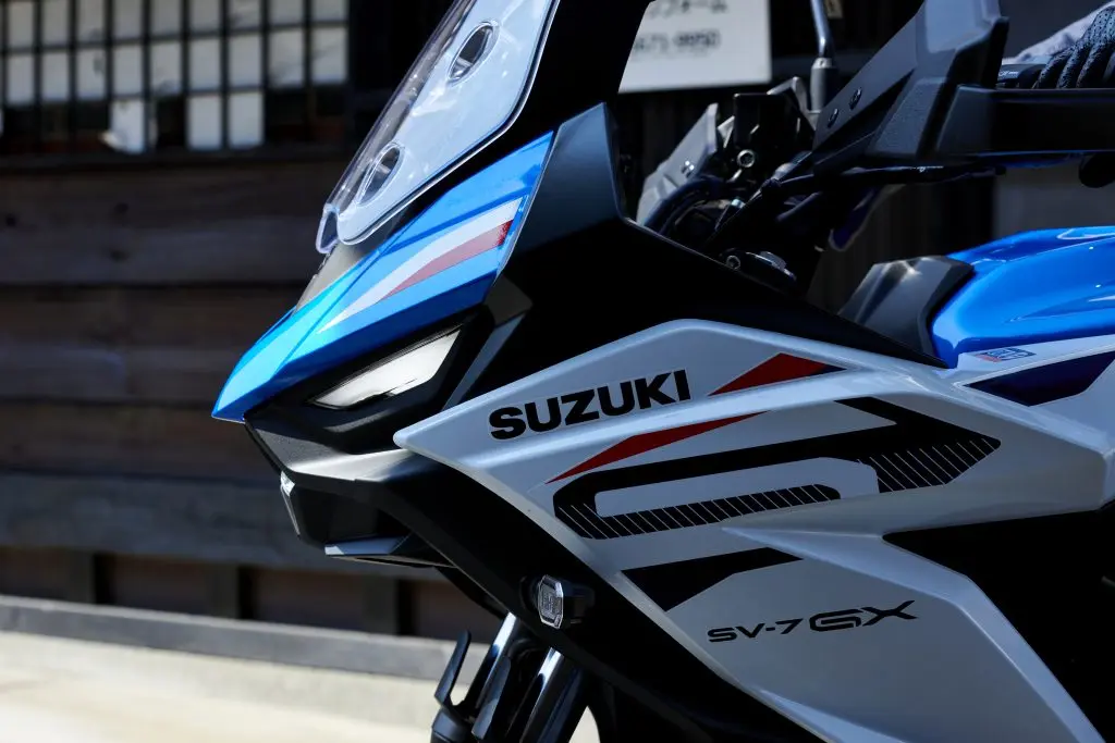 Suzuki-SV-7GX-dianteira
