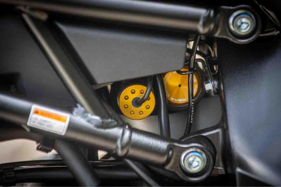 imagem do monoamortecedor da Suzuki GSX-S1000 GX