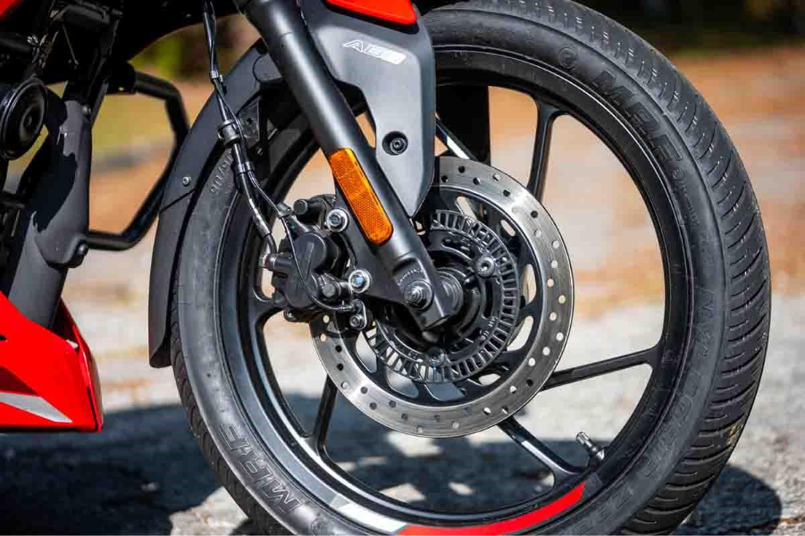 imagem do freio dianteiro da bajaj n150