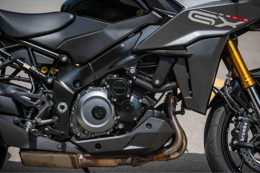 imagem do motor da Suzuki GSX-S1000 GX