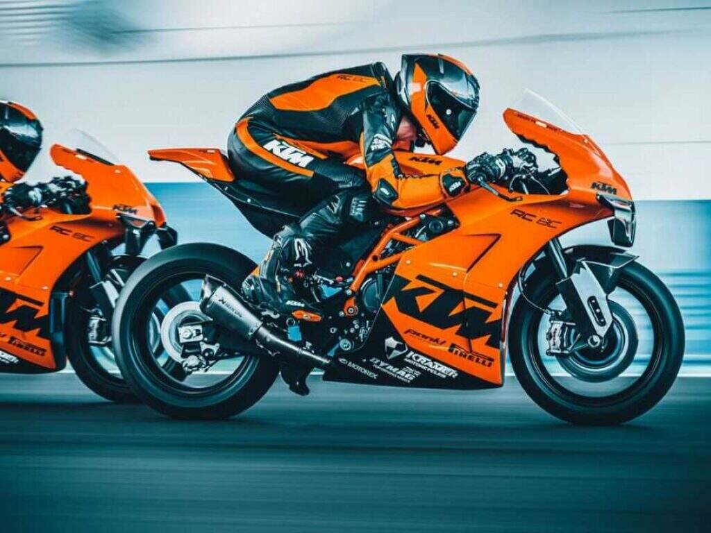 imagem moto ktm em ação