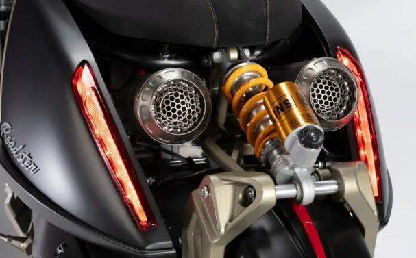 imagem suspensão dianteira do scooter neo-retrô Italjet Roadster 400