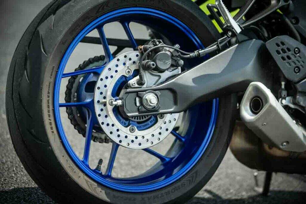 imagem suspensão traseira Yamaha MT-07 Connected 2025