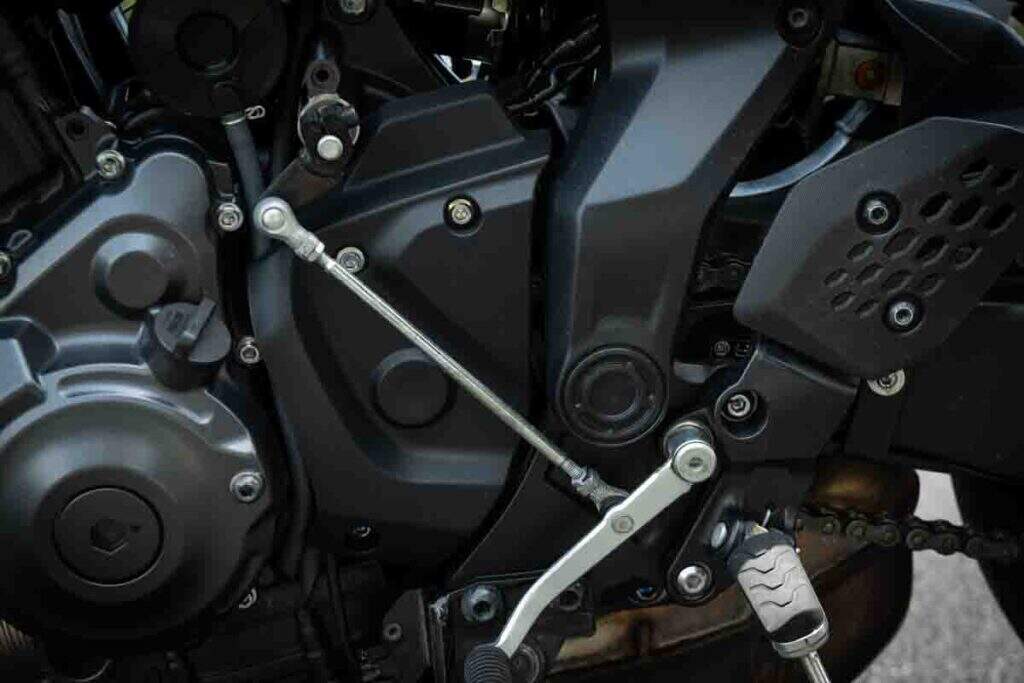 imagem pedal do câmbio Yamaha MT-07 Connected 2025