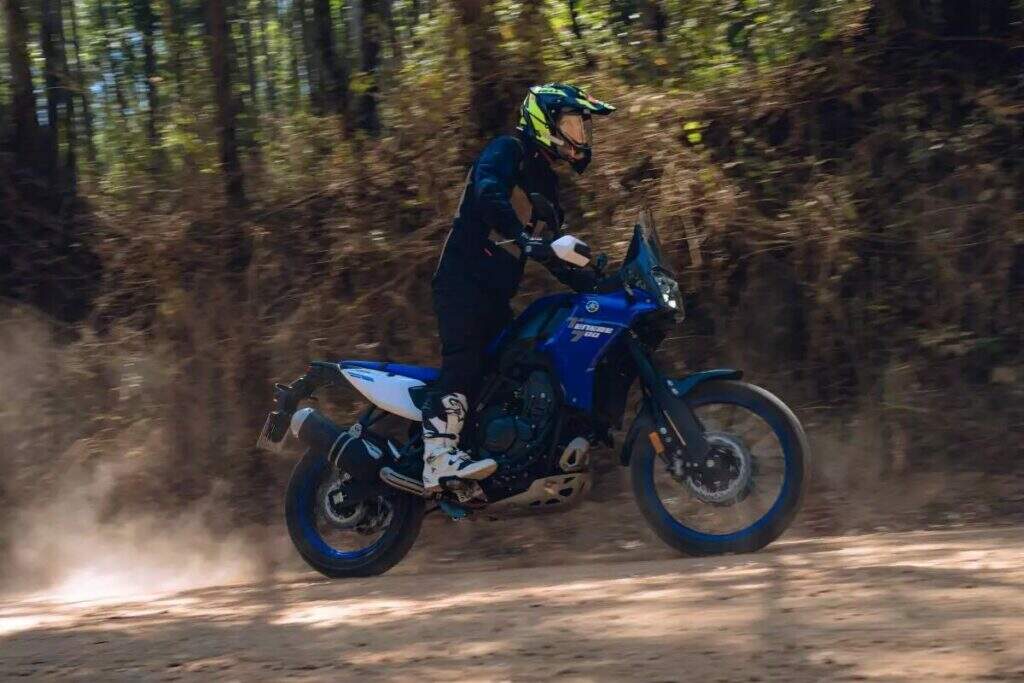 imagem do piloto em ação com a yamaha ténéré 700 do brasil