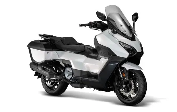 imagem-frontal-maxi-scooter-sys-ttlbt-motociclismoonline