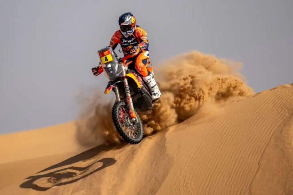 imagem piloto ktm dakar 2025