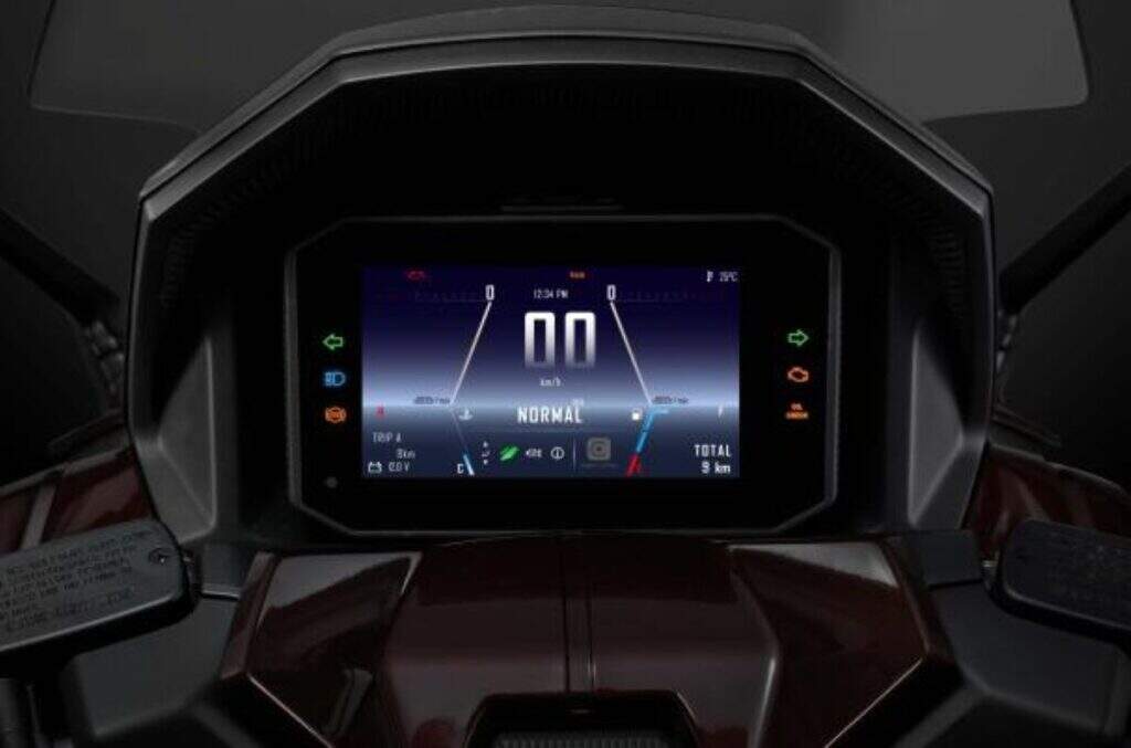imagem do painel tft do SYM TTLBT: o "Maxiscooter Grand Tourer"