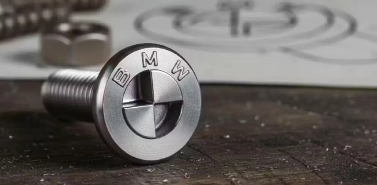 imagem-parafuso-logo-bmw-inovador-motociclismoonline