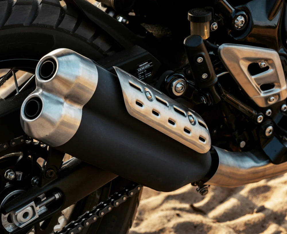 imagem da ponteira do escapamento da Triumph Scrambler 400 XC