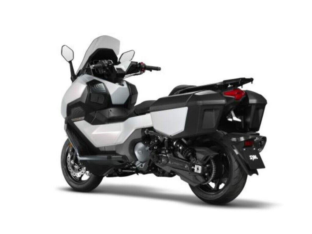 imagem traseira SYM TTLBT: o "Maxiscooter Grand Tourer"