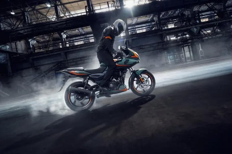 Bajaj-Pulsar-220F