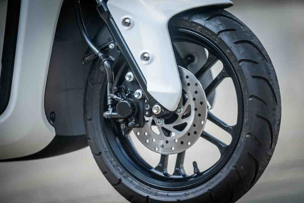 imagem da suspensão dianteira do Yamaha Neo’s