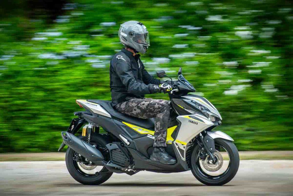 imagem piloto em ação com Yamaha Aerox ABS Connected 2026 - foto: Gustavo Epifanio