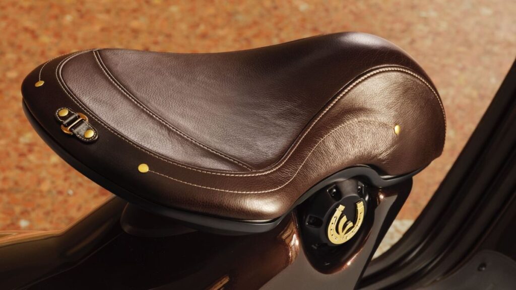 imagem do assento da Vespa 946 Horse 2026