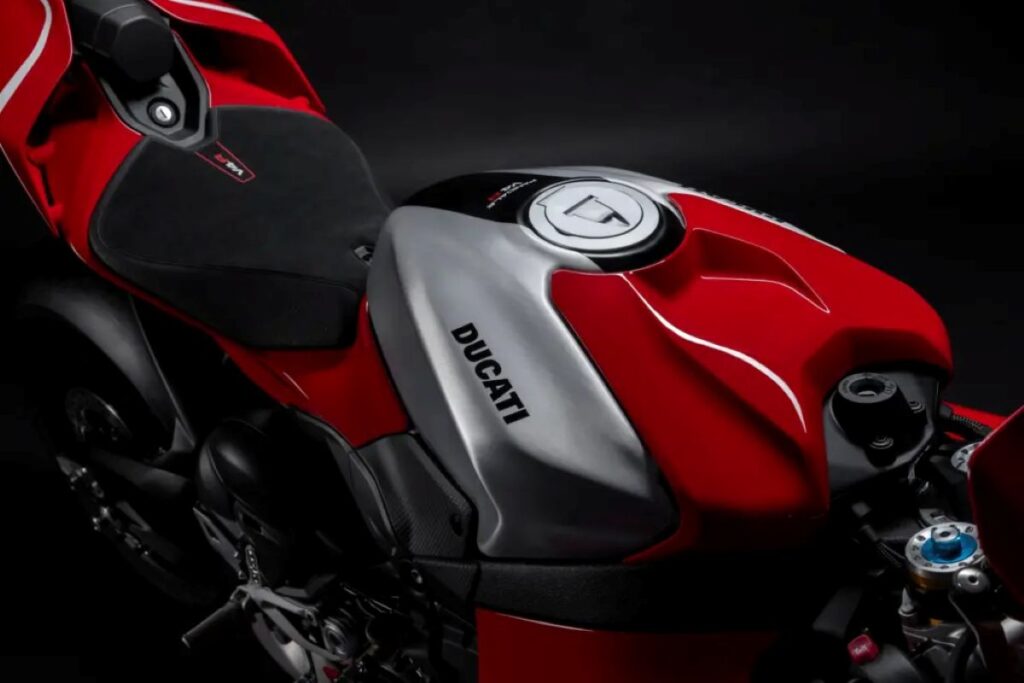 imagem detalhe do cockpit Ducati Panigale V4 R 2026