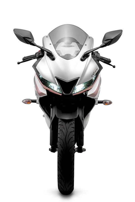 imagem frontal da nova Yamaha R15 ABS 2026 na cor R-White