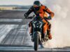 imagem-piloto-em-ação-ktm-1390-super-duke-motociclismoonline