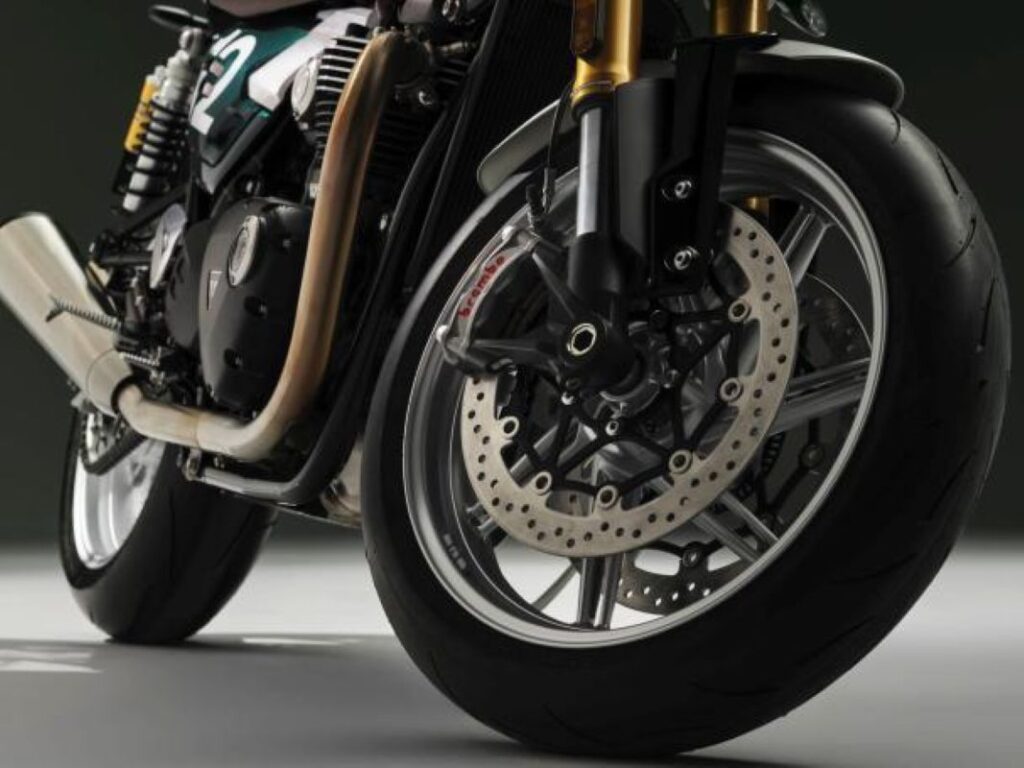 imagem da roda dianteira da Speed Twin 1200 Cafe Racer Edition