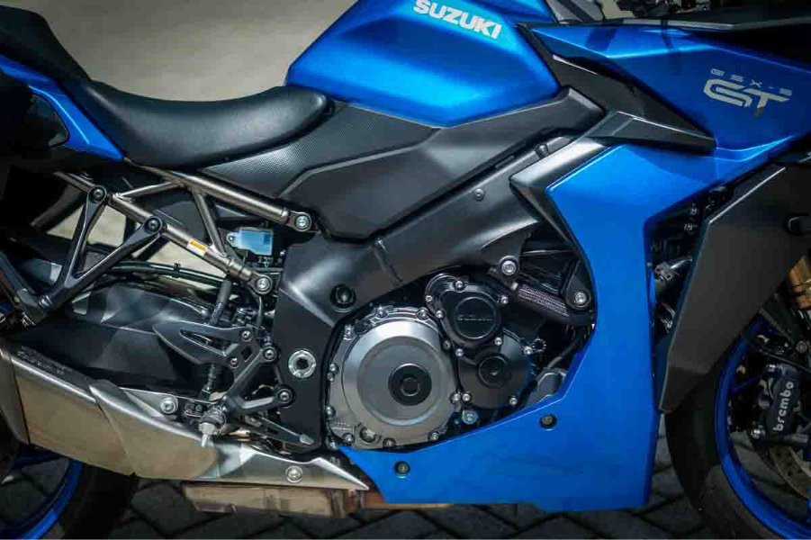 imagem do motor da Suzuki GSX-S1000GT 2026
