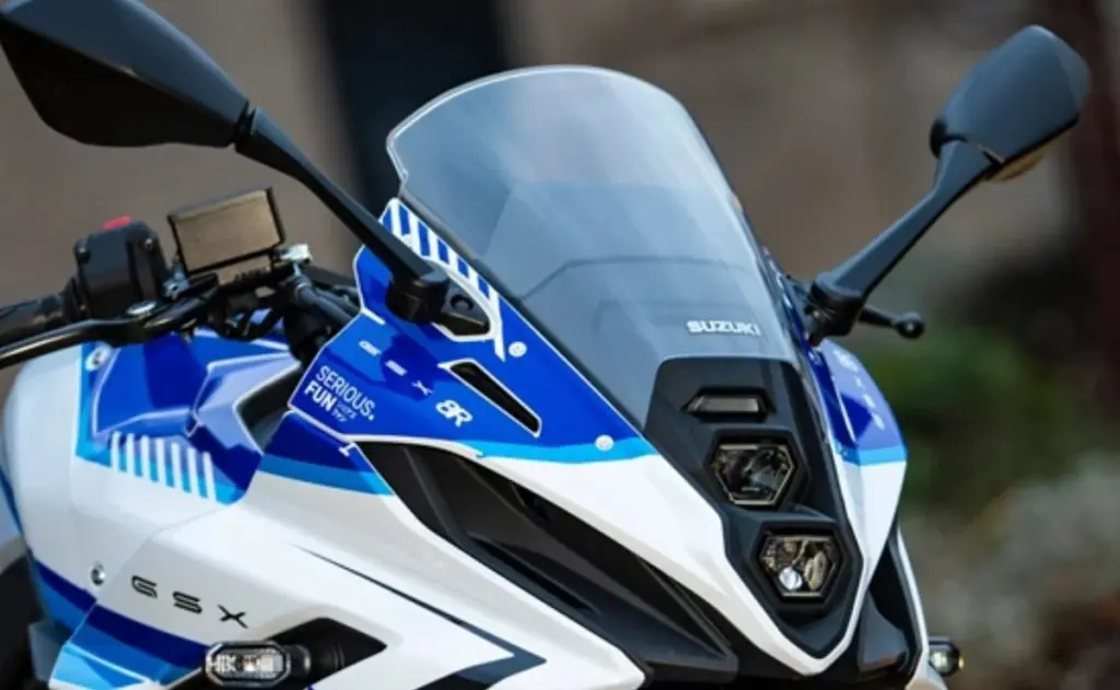 imagem da carenagem superior da Suzuki GSX-8R