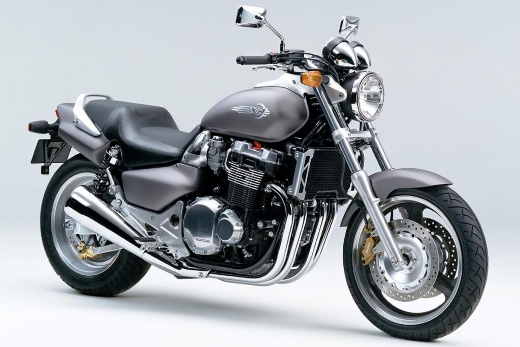 imagem honda x4 prata