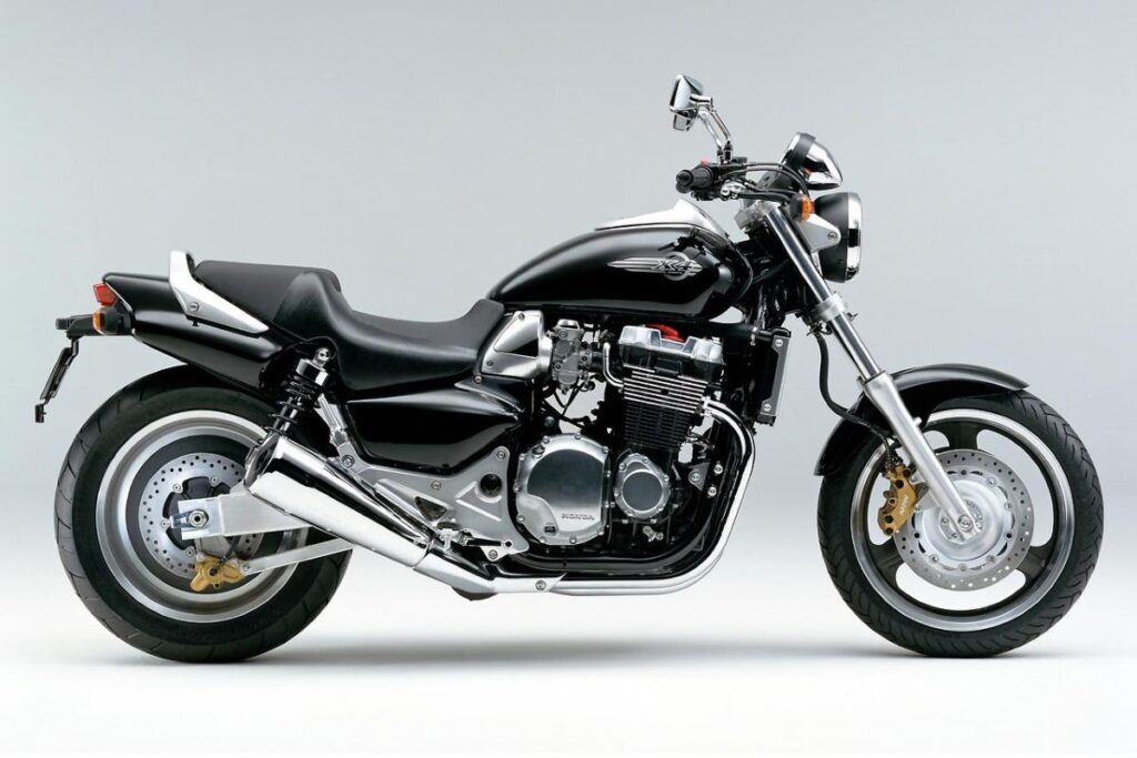 imagem honda x4 preta