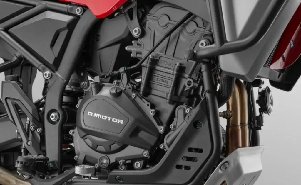 imagem do motor bicilíndrico da 48 cv de potência e 4,3 kgf.m de torque