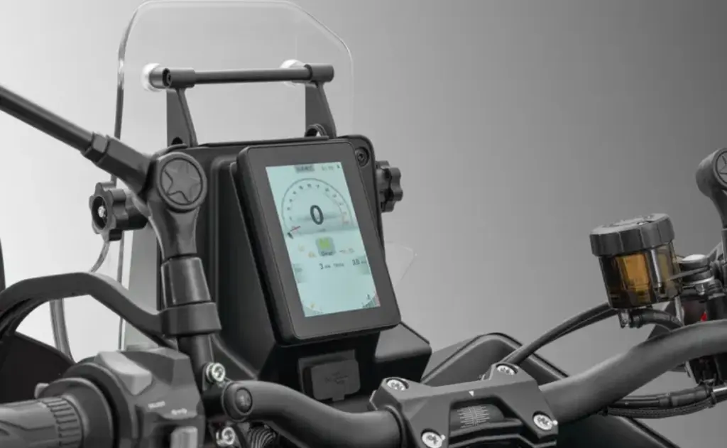 imagem do painel tft vertical tipo torre da QJMotor SRT 450 RX Rally